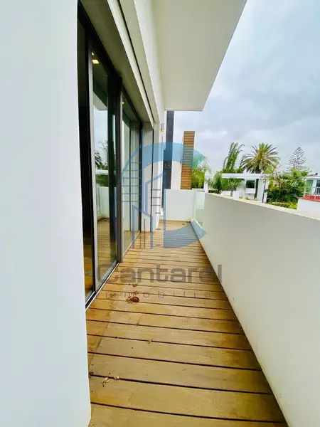 Villa de standing à la vente - Quartier Oasis - 15 000 000 dhs