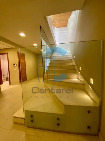 Villa de standing à la vente - Quartier Oasis - 15 000 000 dhs