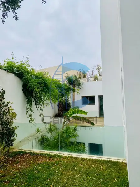 Villa de standing à la vente - Quartier Oasis - 15 000 000 dhs