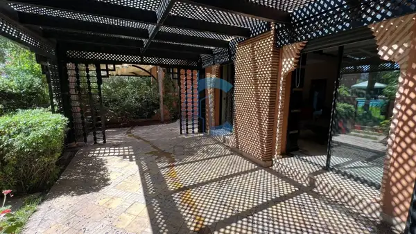 VILLA 4 CHAMBRES NON MEUBLÉE AVEC VUE PISCINE À VENDRE - ROUTE DE OUARZAZATE MARRAKECH